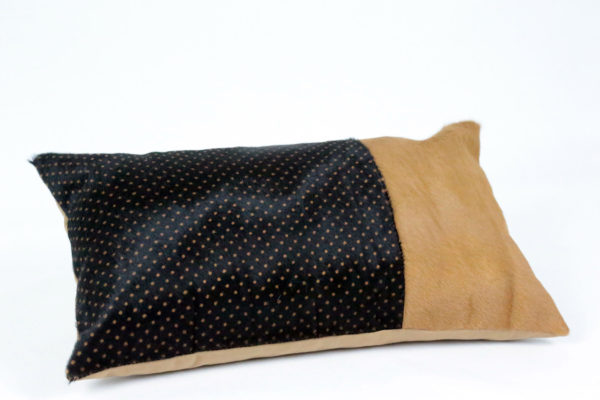 Coussin en peau de vache petits pois – Image 2