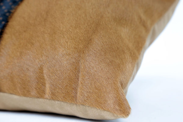 Coussin en peau de vache petits pois – Image 4