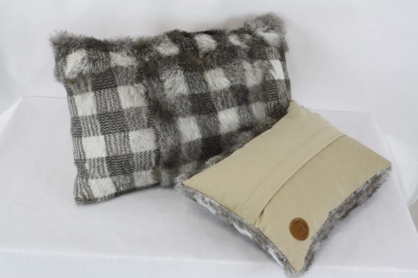 Coussin en fourrure de lapin tartan écossais – Image 2