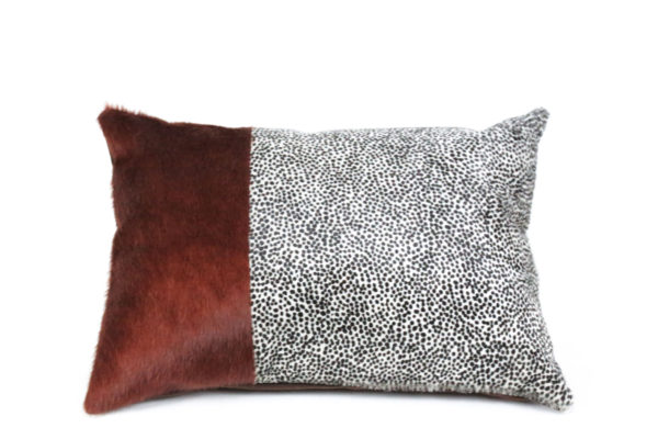 Coussin en peau de vache ambrée – Image 2