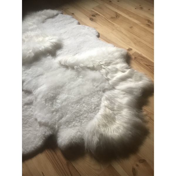 tapis peau de mouton blanc destructure