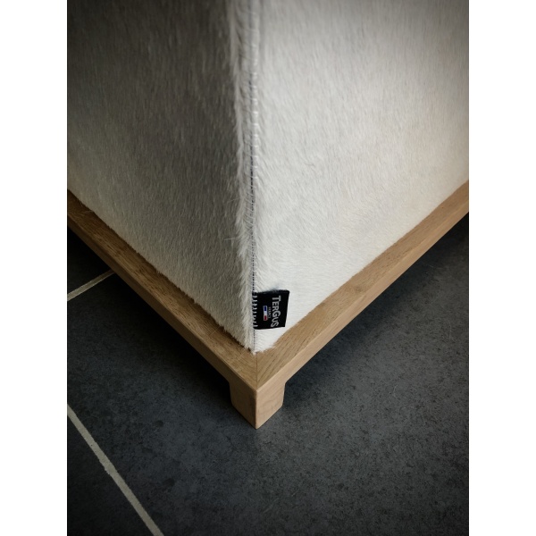 pouf-bois-peau-de-vache-blanc