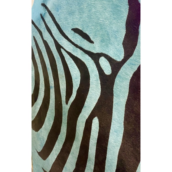 Peau de vache turquoise façon zèbre – Image 2