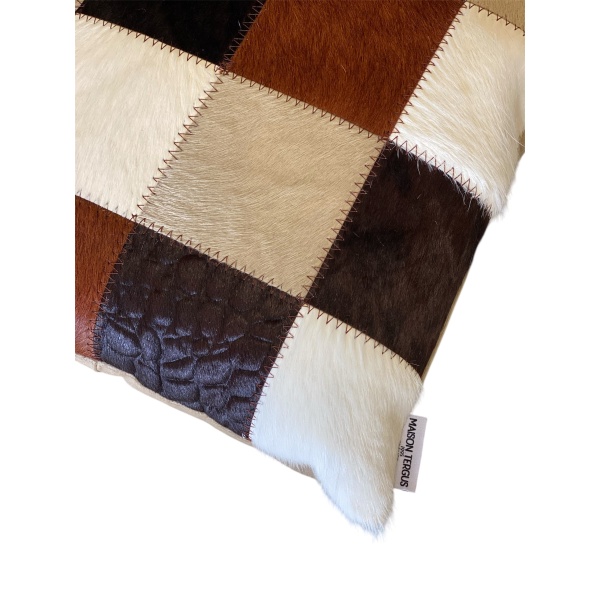 zoom matiere coussin vache patchwork